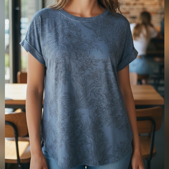 Cupio -NWT Blue Floral Hi/Lo W/ Side Slits, Extremely Soft Material, Pit/Pit 40 - Picture 11 of 11